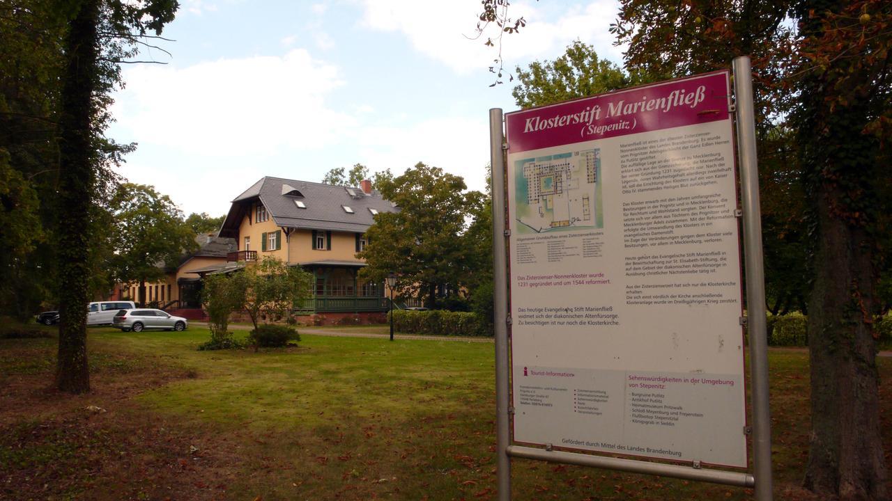 Klosterhotel Marienfliess Stepenitz Exterior foto